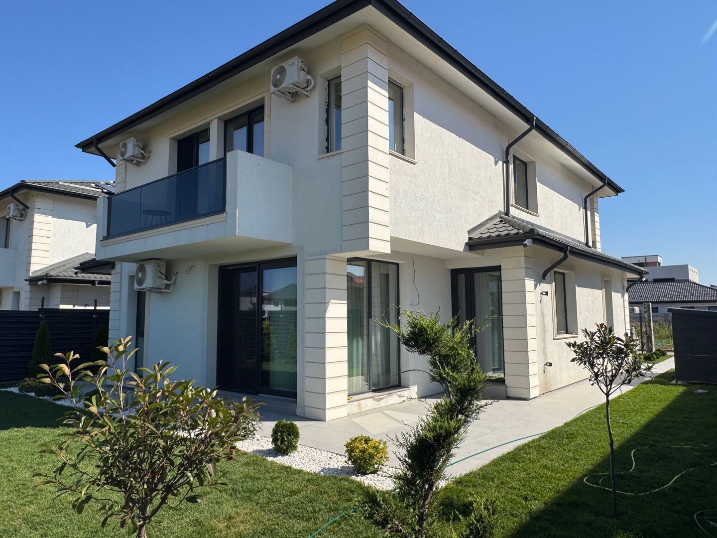 Vila Tunari ECO, POMPA de caldura si PANOURI Fotovoltaice si GARAJ - Poză 2