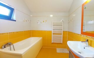 Proprietate deosebită de vânzare în Șelimbăr (zona Dracula) - Poză 16