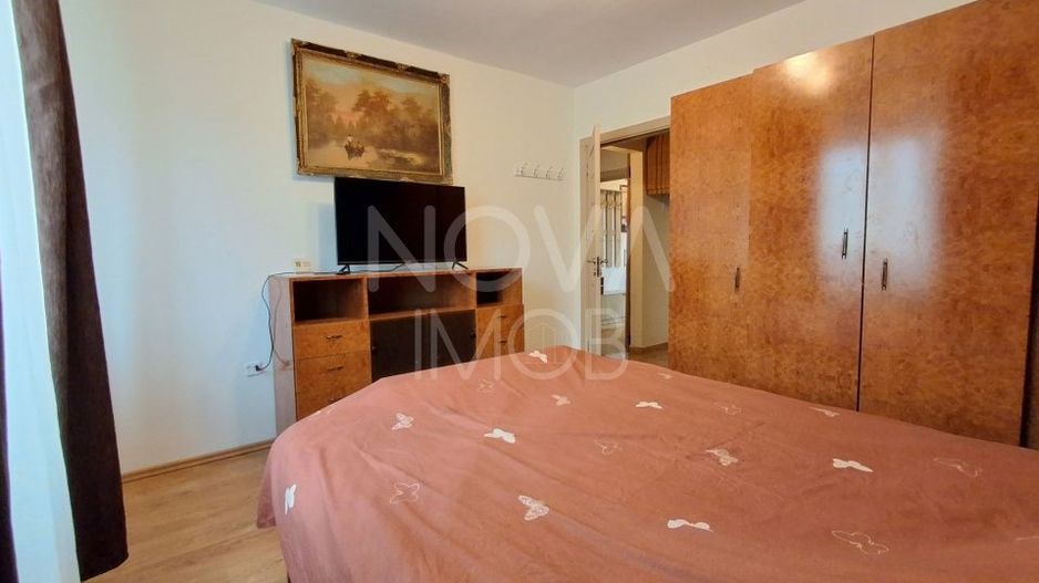 Apartament de inchiriat 3 camere etajul 4, cu lift,  Zona Vasile Aaron - Poză 9