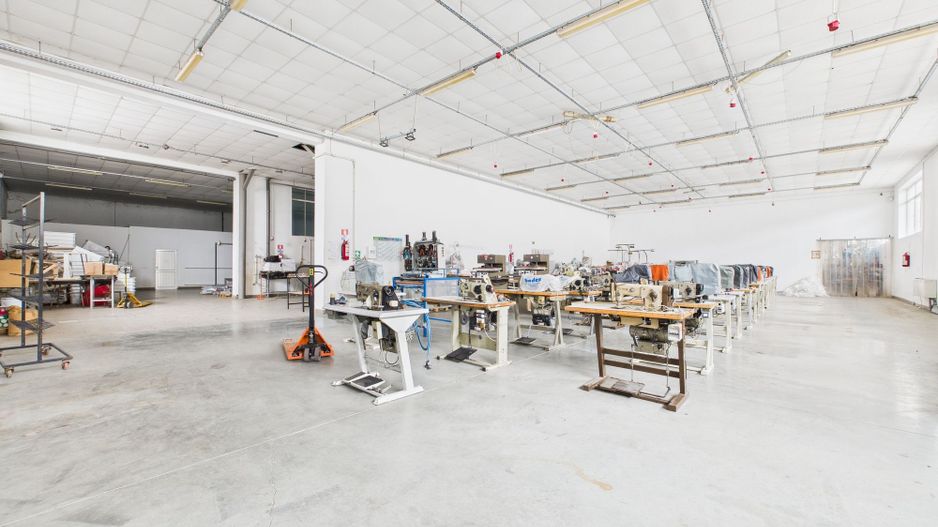 Teren 9.419 mp + hale 7.000 mp – Huși, Vaslui - Poză 9