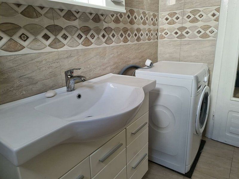 De inchiriat - casa P+1E+M - zona Port, langa liceul de Marina - Poză 13