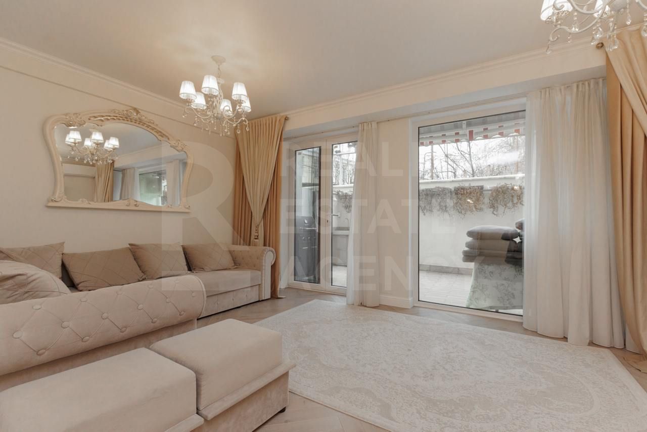Chirie, casă, 4 camere, strada Melestiu, Centru - Poză 2