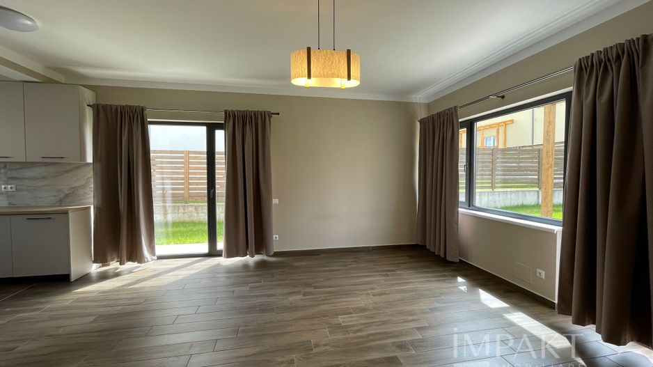 Casă / Vilă cu 4 camere de închiriat - Dezmir - Poză 4