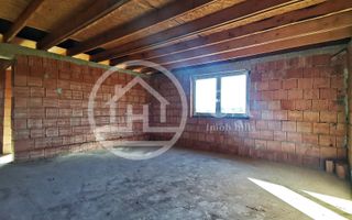 Casa la rosu de vanzare  cu 4 camere in Osorhei, Bihor - Poză 2