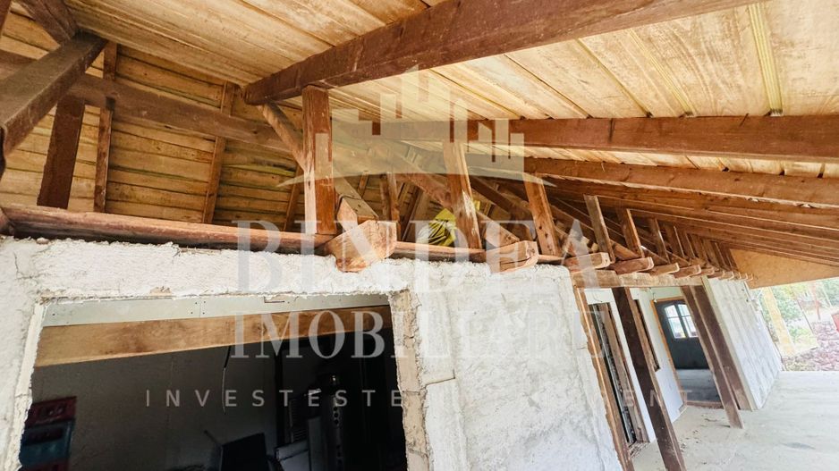 Oportunitate investitie: două reședințe de vacanță/ cabane 3940mp teren - Poză 6
