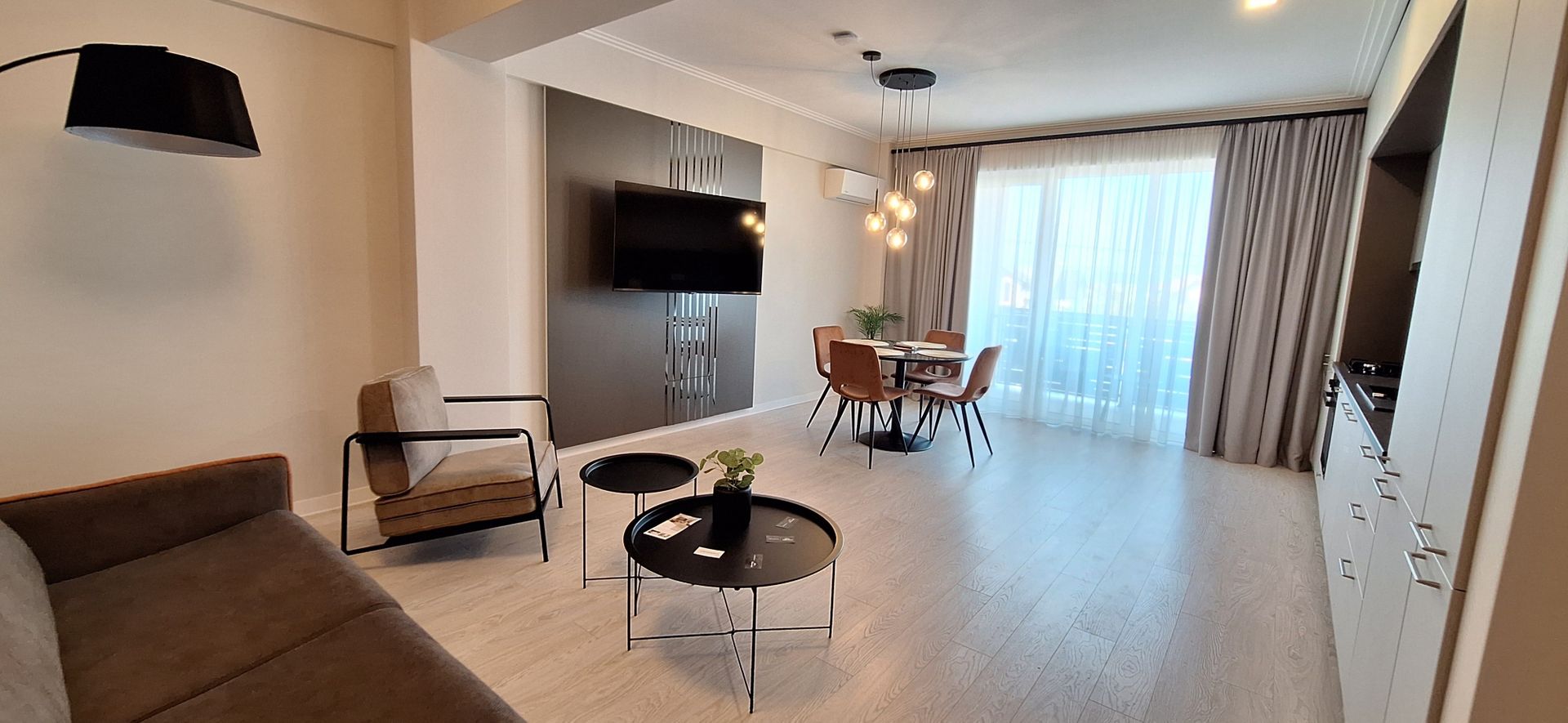 Apartament mobilat si utilat cu 2 locuri de parcare - Poză 1
