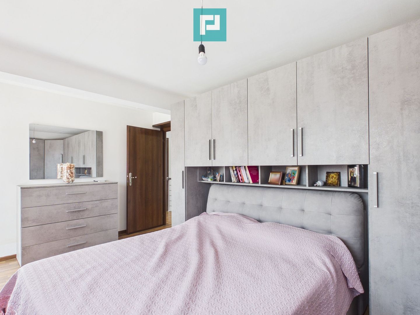 Vilă cu 4 camere in Livada - Poză 14