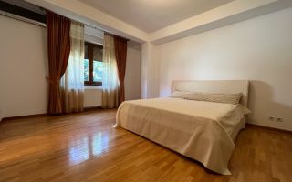 Vila spatioasa 6 dormitoare | gradina | Garaj - Poză 13