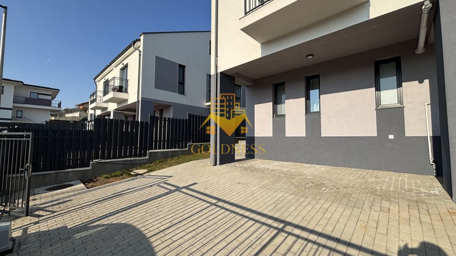 Duplex lux, de închiriat, 5 camere, parcare, curte, terasă,220mp teren - Poză 13