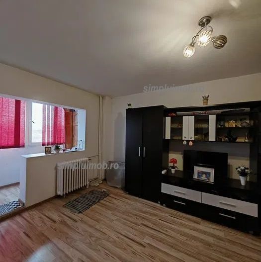 Decomandat spatios 2 camere Basarabia - Poză 2