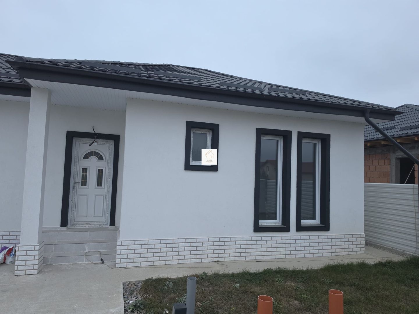 Casa 4 camere Crevedia - Poză 1