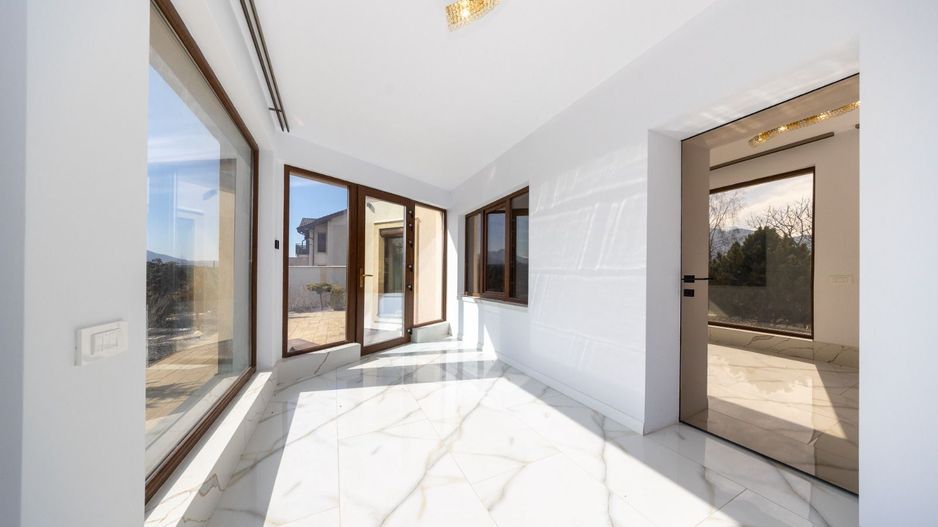 Casa 6 dormitoare+4 bai -1500 mp teren-Sacele - Poză 37