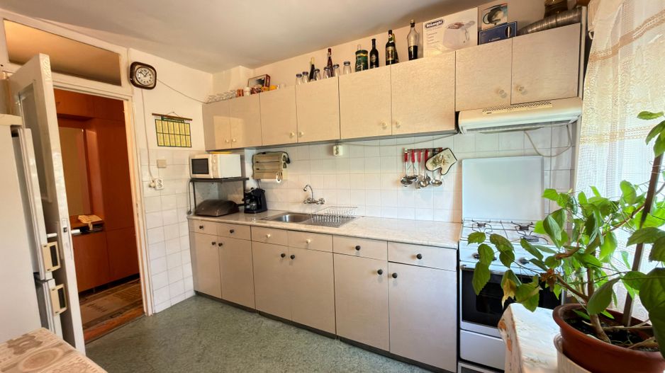 Apartament 2 camere MV1 Str. Narcisei 5 Etaj III - Carei - Poză 2