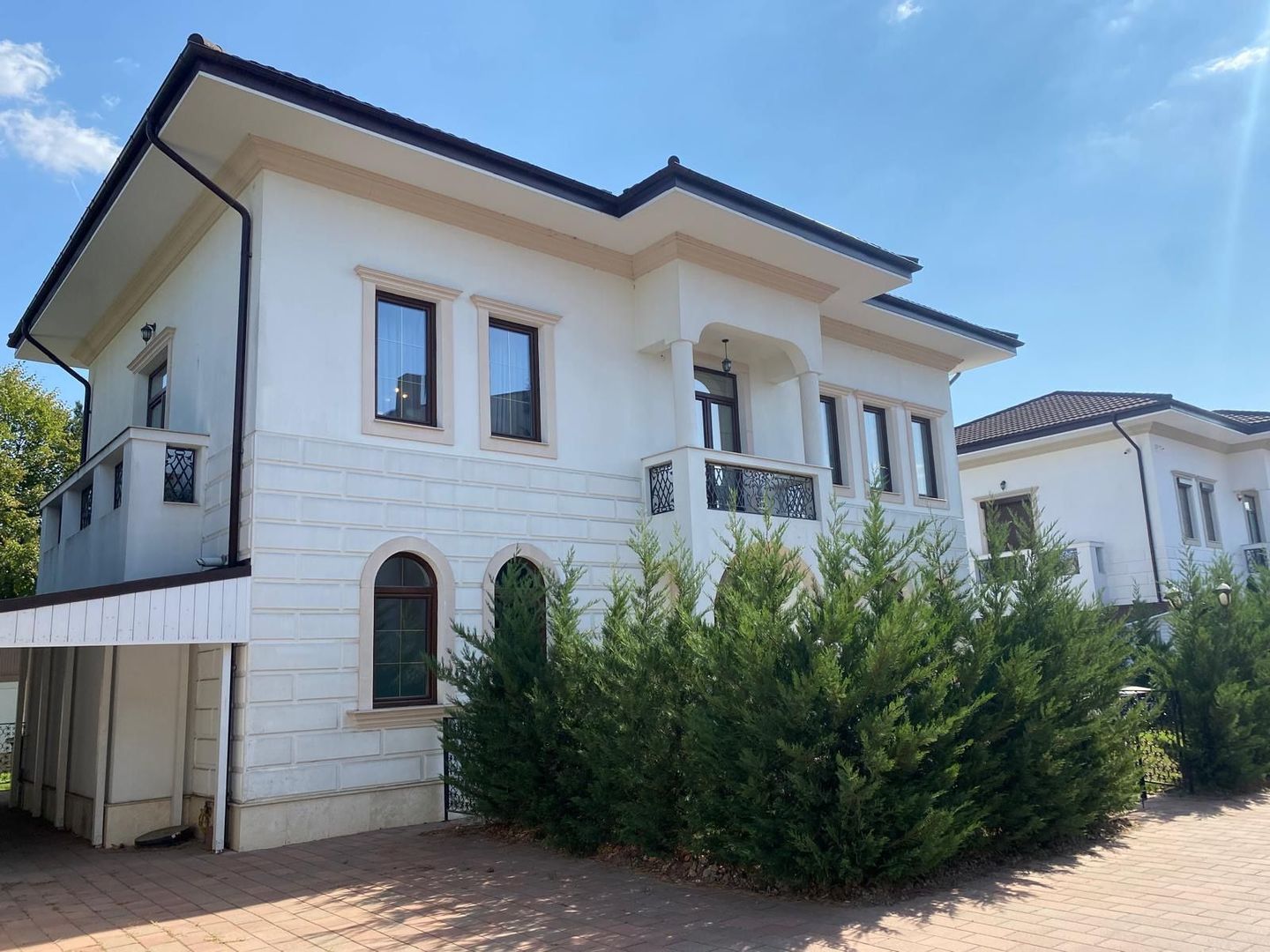 VILA CASA DE INCHIRIERE IN ZONA EROU IANCU NICOLAE PIPERA - Poză 1