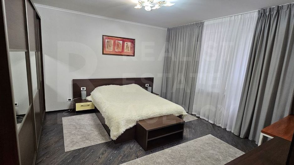 Chirie apartament, 3 camere, str. București, Centru - Poză 1
