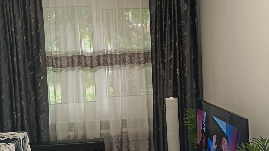 De vanzare apartament 3 camere – Micro 40 – Parter cu gradina - Poză 2