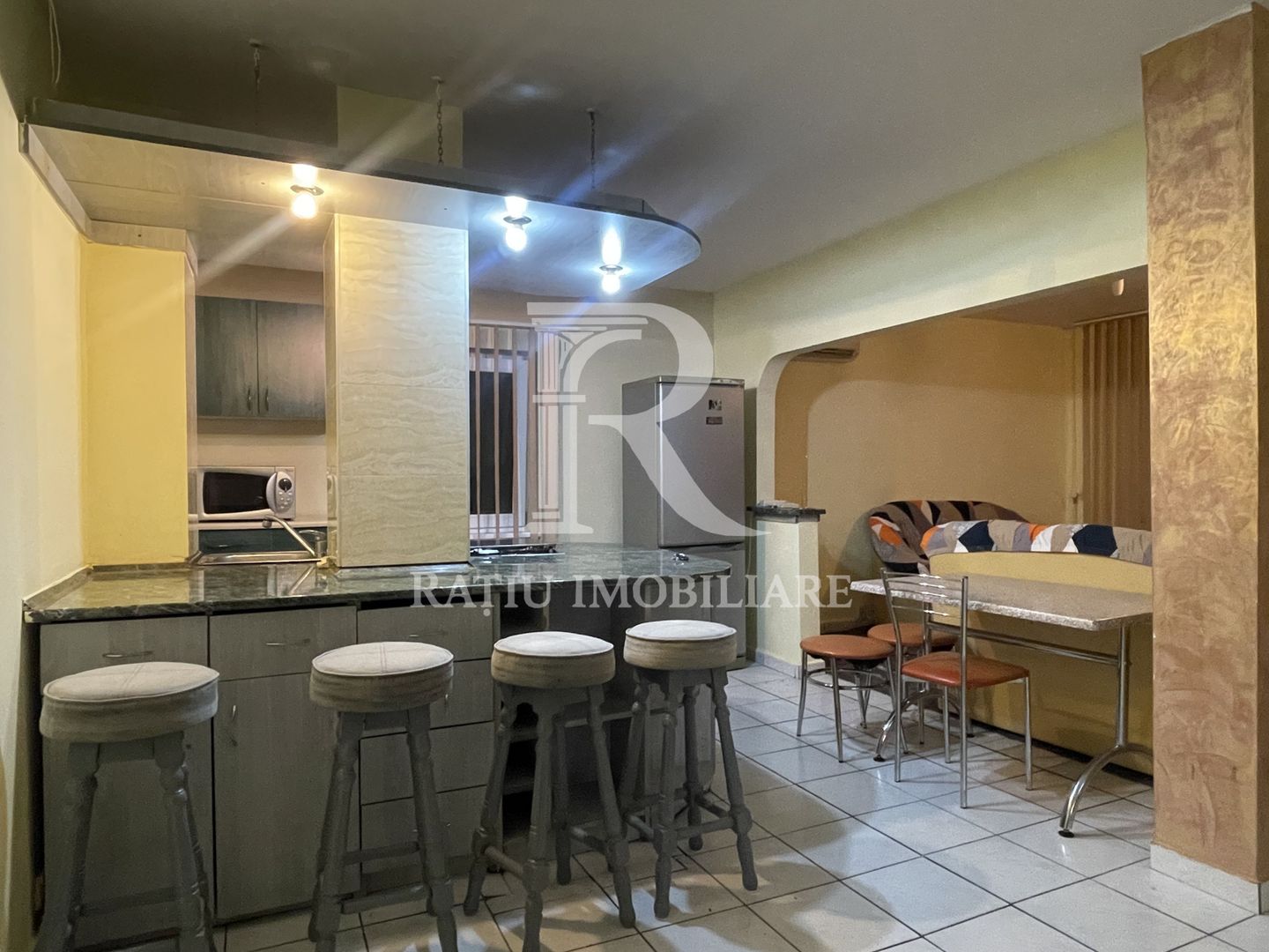 Apartament cu 3 camere | Zona Rogerius | Oradea - Poză 1