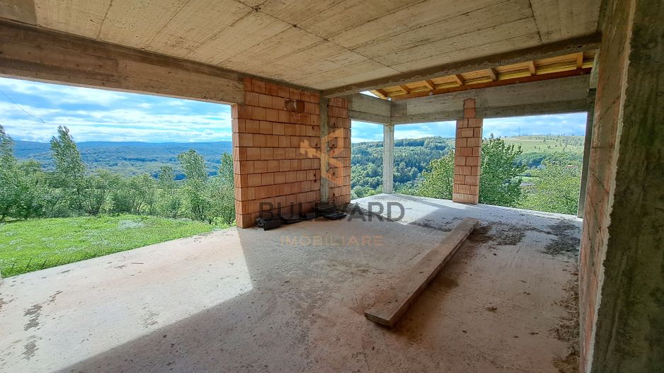 Casa la rosu 172 mp utili, 750 mp teren, view superb! - Poză 1