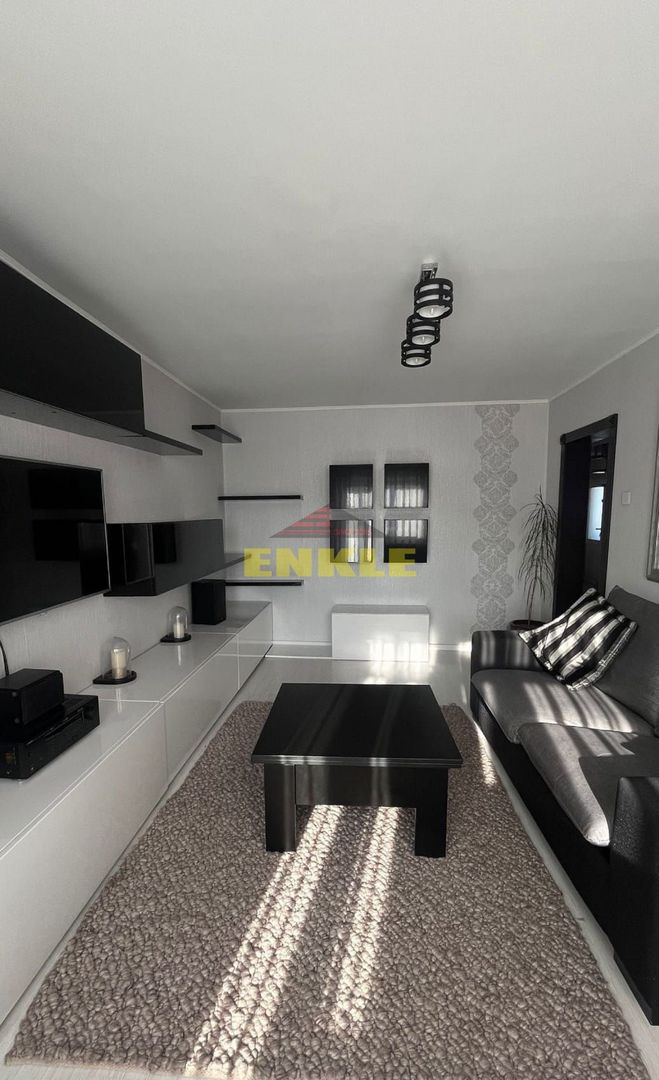 De vanzare apartament cu 5 camere, zona Mall - Poză 1