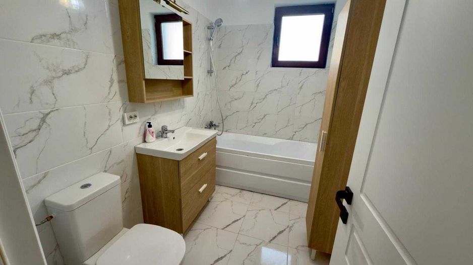 Inchiriez apartament 2 camere + curte proprie, parcare - Poză 3