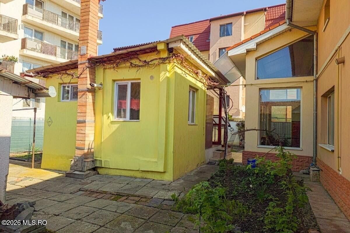 Lunei - Ion Neculce, 2 Apartamente. Mansarda 157 mp. Anexe, Lot 475 mp - Poză 17