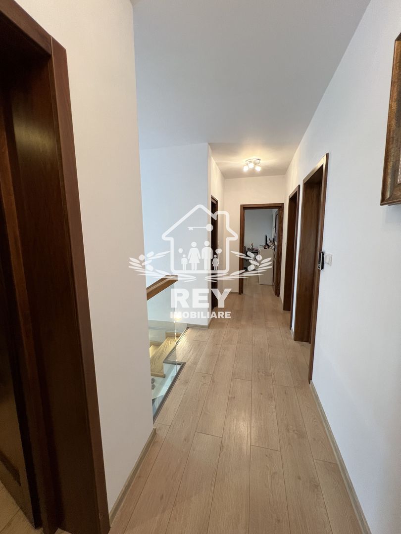 Casă de tip triplex la vânzare 6 camere /Șelimbăr /Secția 1 de Poliție - Poză 9