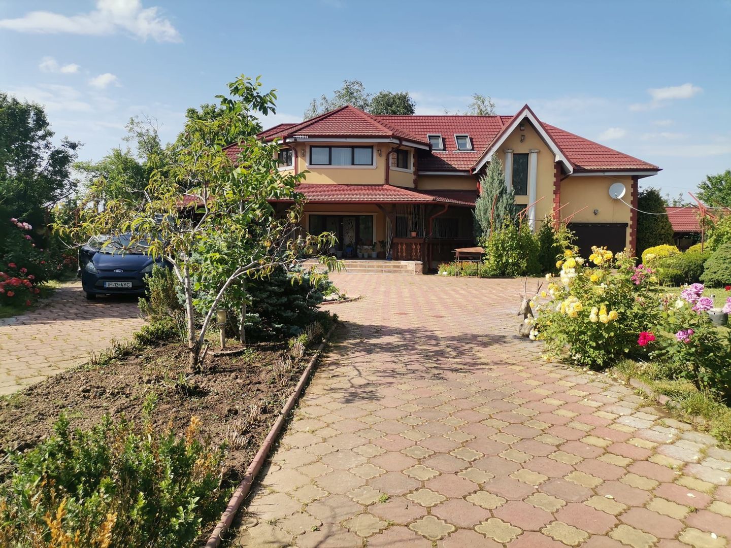 Vilă de lux mobilata/utilata cu terasa+foisor, garaj,gradina si livada - Poză 1