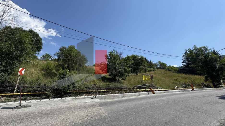 Teren intravilan 3214 mp  în Rucăr cu deschidere 56 m în DN73 - Poză 11