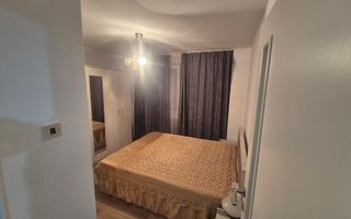 Vand apartament 3 camere Centru - Poză 1