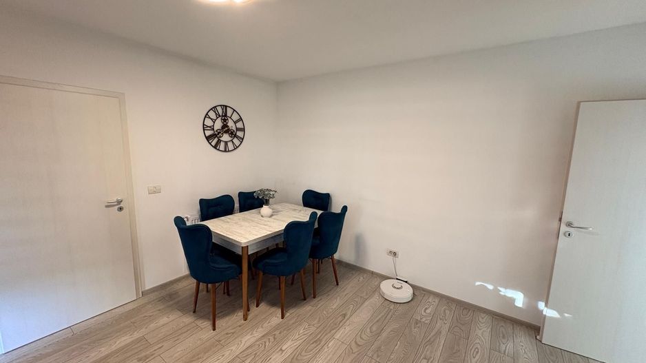 MOBILAT-UTILAT, 3 CAMERE, CURTE SPATOASA - Poză 10