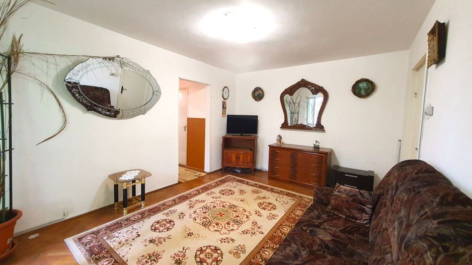 Apartament luminos cu vedere spre biserică, într-un cartier verde și liniștit. - Poză 10