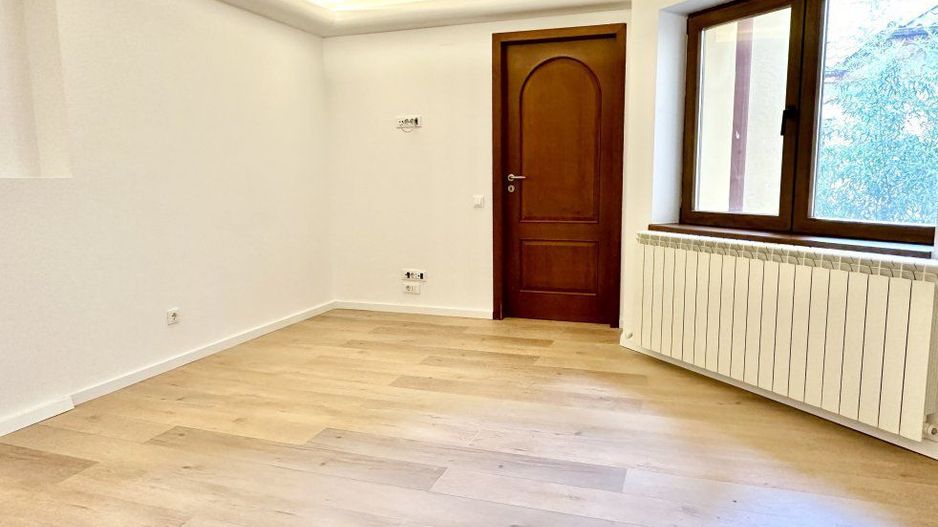 Casă deosebită pe 4 niveluri, renovată, lângă Parcul Tineretului şi metrou. - Poză 8