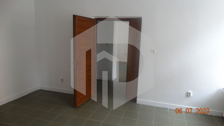 Spatiu de birouri central- str. Xenopol. 65 mp- 3 camere - Poză 2