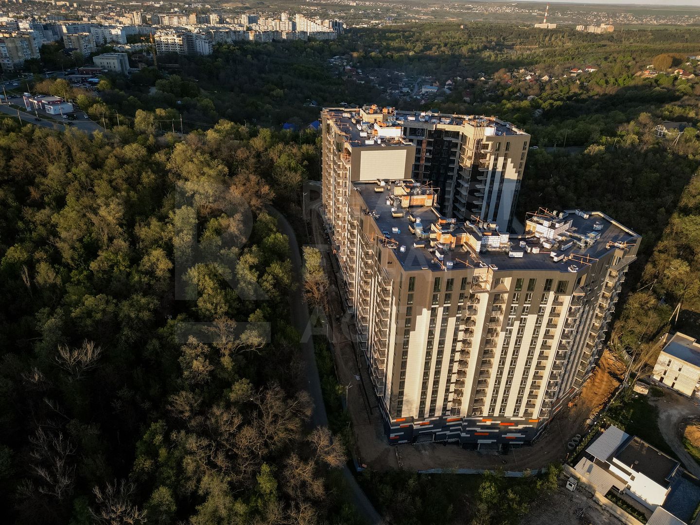 Vânzare, apartament, 2 dormitoare și living cu priveliște panoramică ! - Poză 1