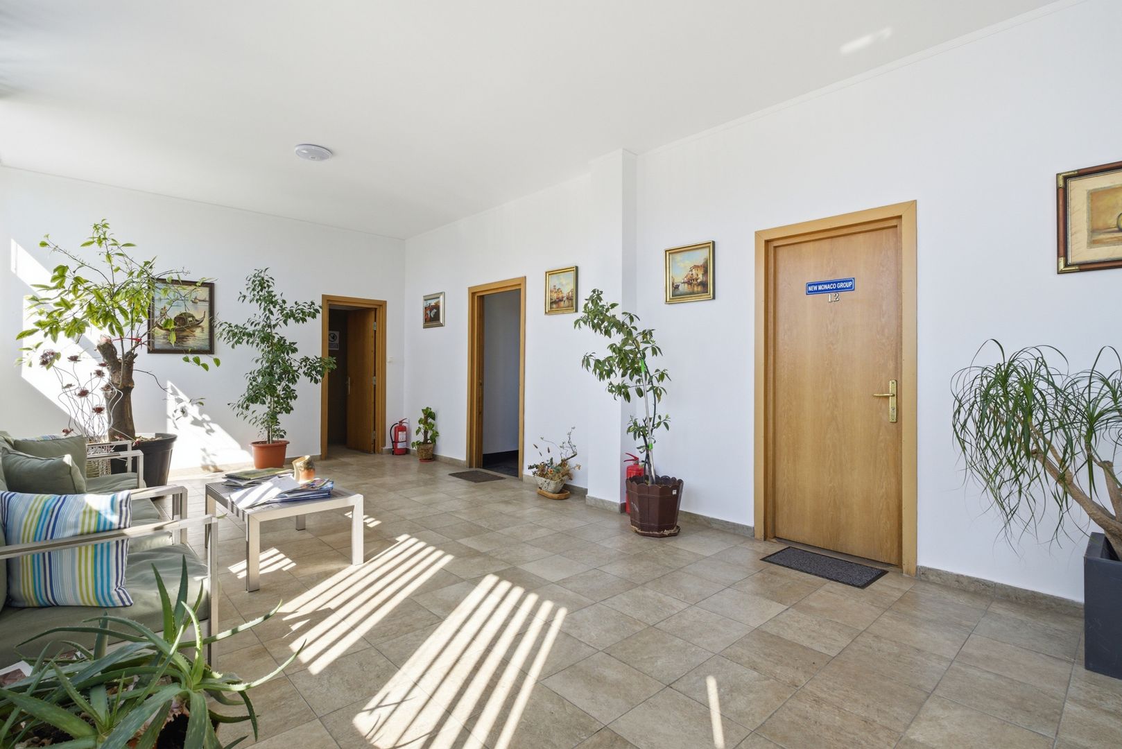 FALEZA NORD cladire multifunctionala 4600 mp cu acces din Bdul Mamaia! - Poză 19