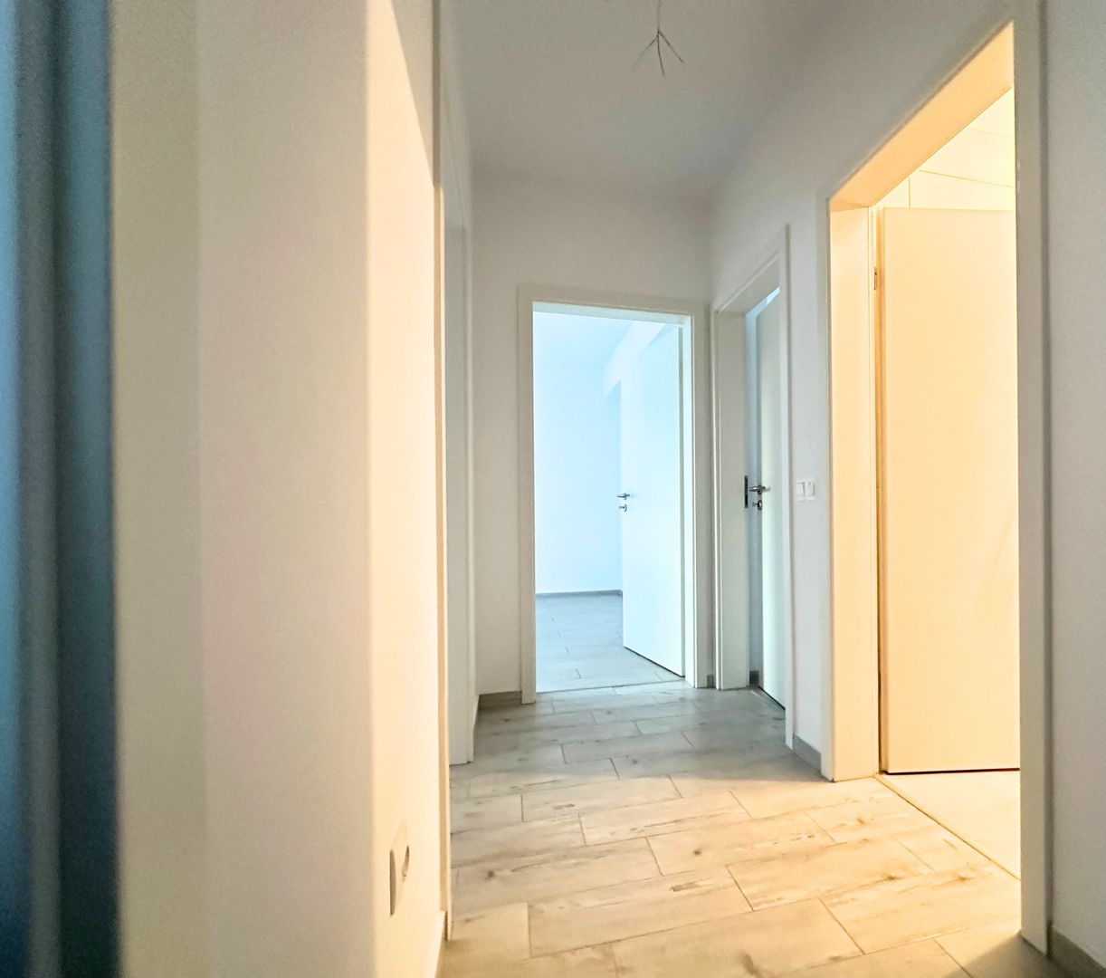 VÂNZARE APARTAMENT 2,5 CAMERE  NOU NELOCUIT - Poză 9