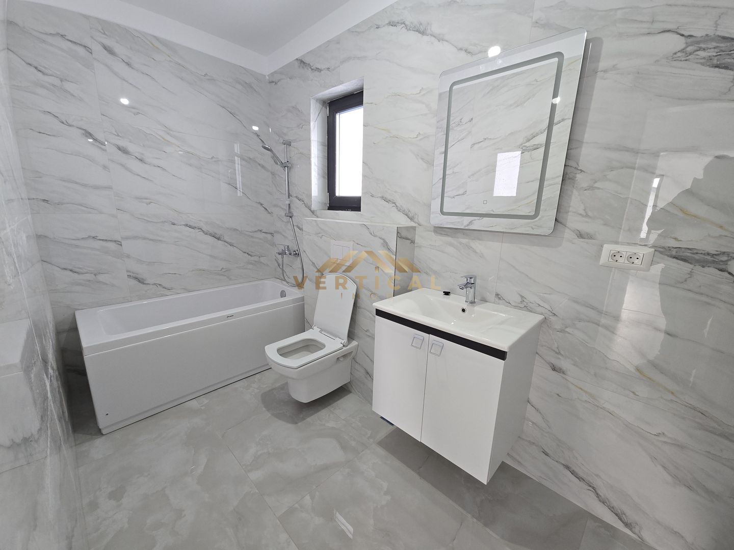 Vila cu teren superb in comuna Berceni! 4 Camere - Poză 7