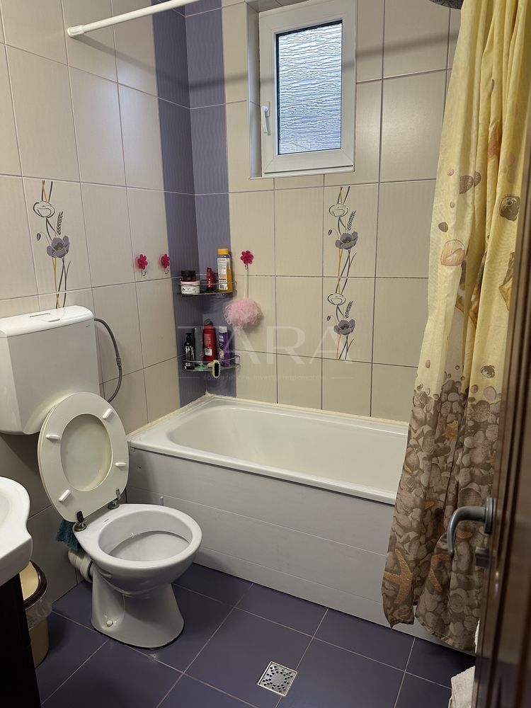 Casa de vanzare in zona  centrala a localitatii - Poză 5