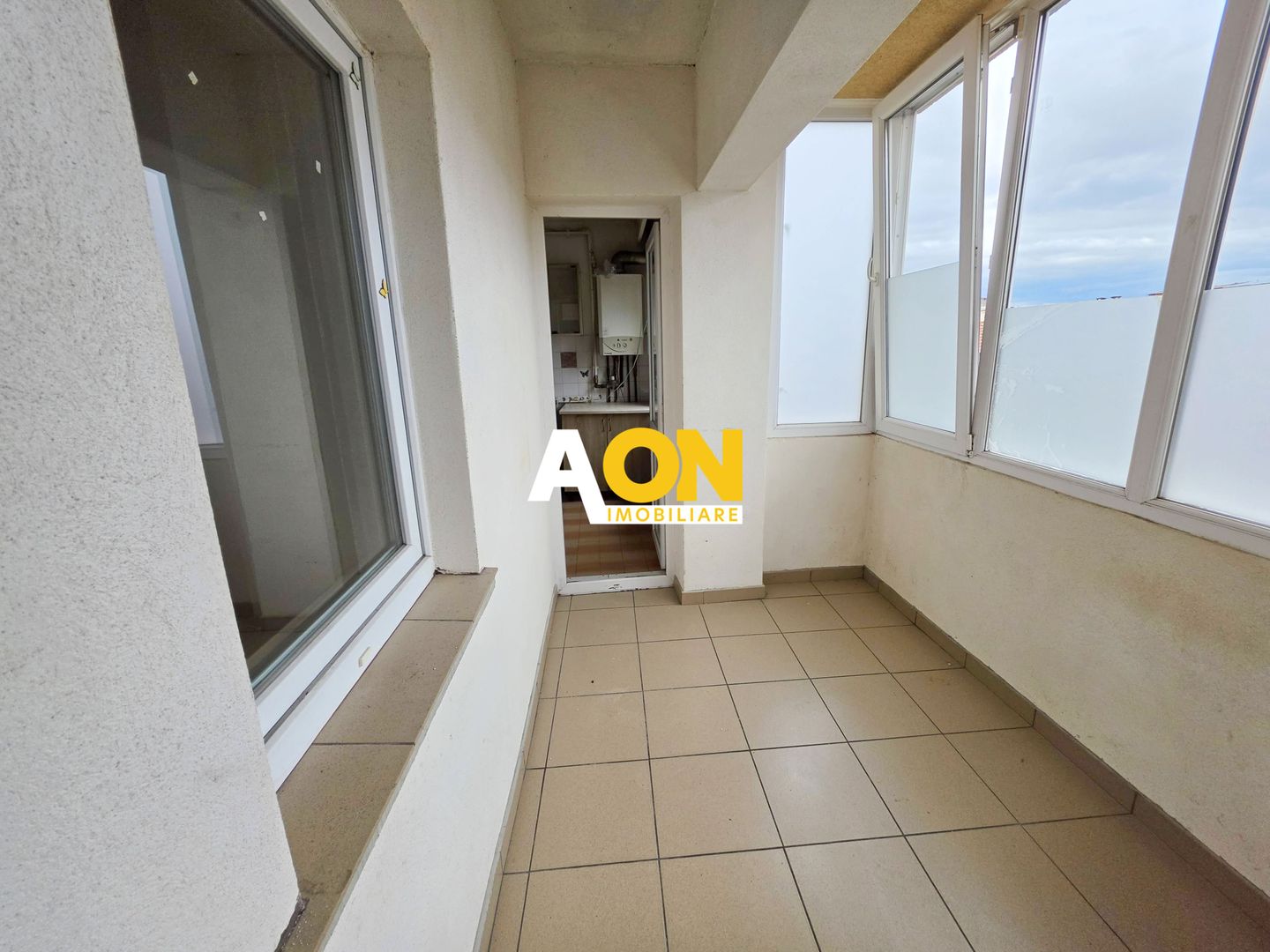 Apartament 2 camere, etaj 1, decomandat, 57 mp utili, 2 balcoane, boxa - Poză 3