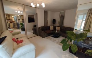 Casa de vanzare cu spatiu comercial la parter - Poză 3