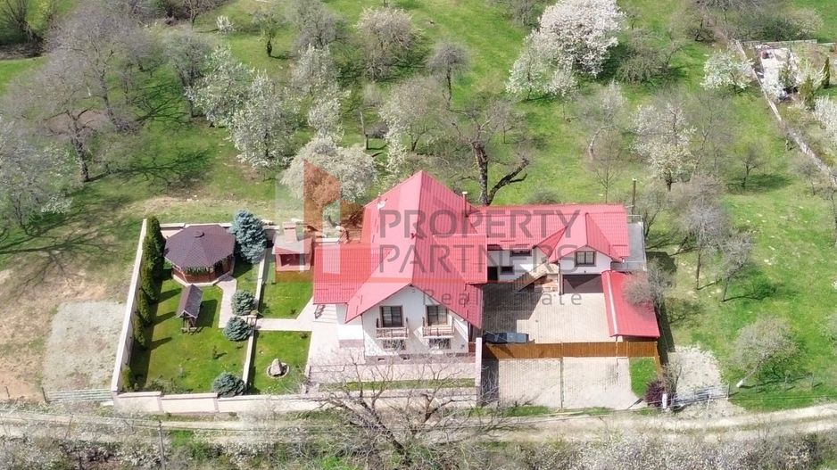 Casă 5 dormitoare + casă de oaspeți, priveliște Piatra Craiului, Sohodol-Bran - Poză 1