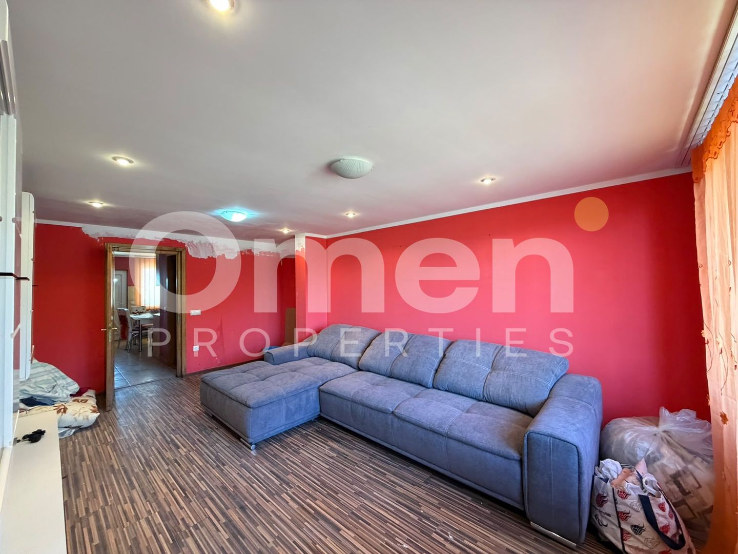 Apartament cu 3 camere | pe 2 niveluri | cu garaj | zona centrala | sat Arinis - Poză 3