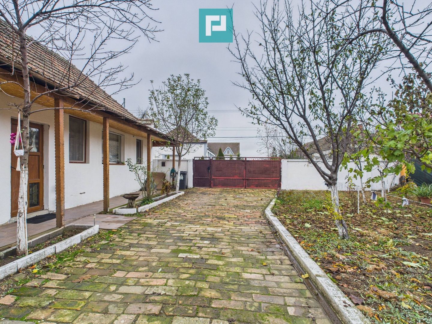 Casă complet renovată în Orțișoara. - Poză 21