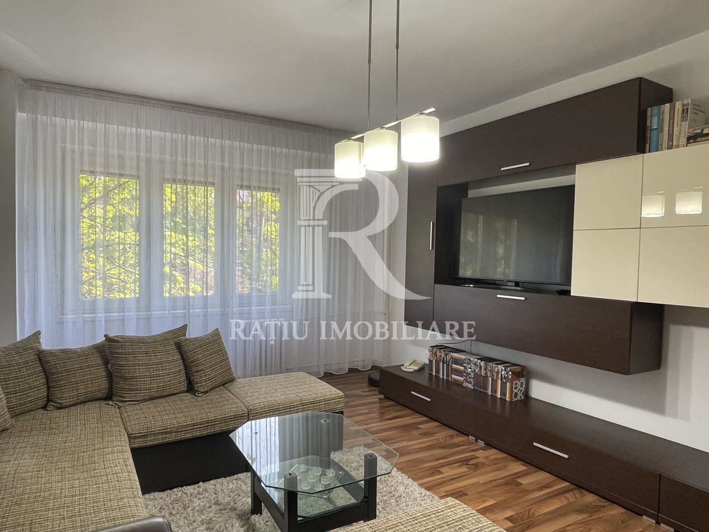 Apartament cu 3 camere | Etaj intermediar | Dacia | Oradea - Poză 1