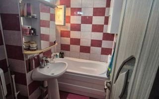 Apartament 3 camere, Podu Roș, modernizat și mobilat - Poză 5