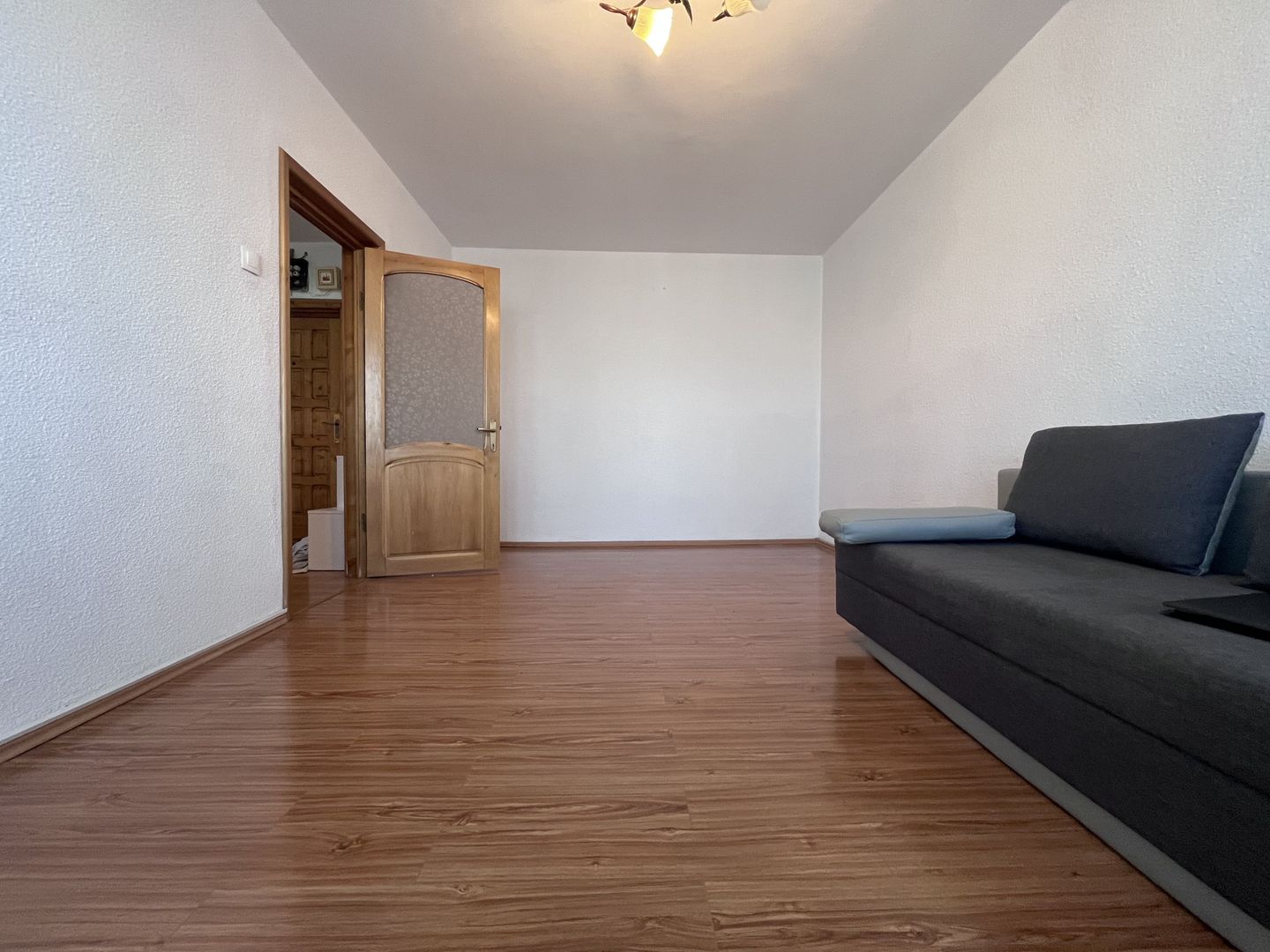 Zonă bună! Vânzare apartament cu 3 camere, micro 6- Târgoviște! - Poză 2