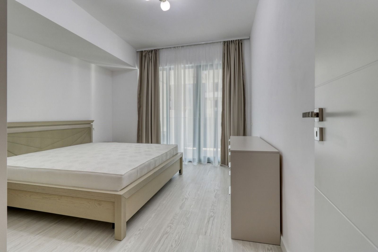 AP. 2 CAMERE DECEBAL, PRIMA INCHIRIERE, PARCARE, INCALZIRE PARDOSEALA - Poză 5