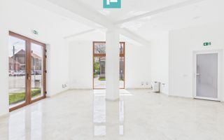 Ioșia: două spații vitrate, unire posibilă - Poză 2