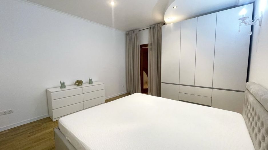 Apartament Centru! 90 m2! 2 + living! - Poză 5