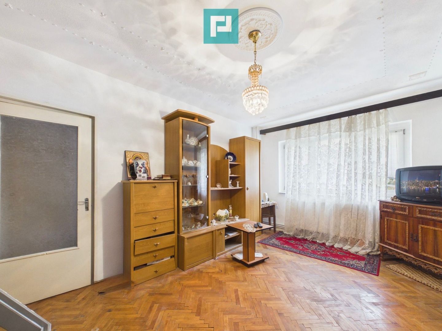 Apartament cu 2 camere semidecomandat - central - Poză 1